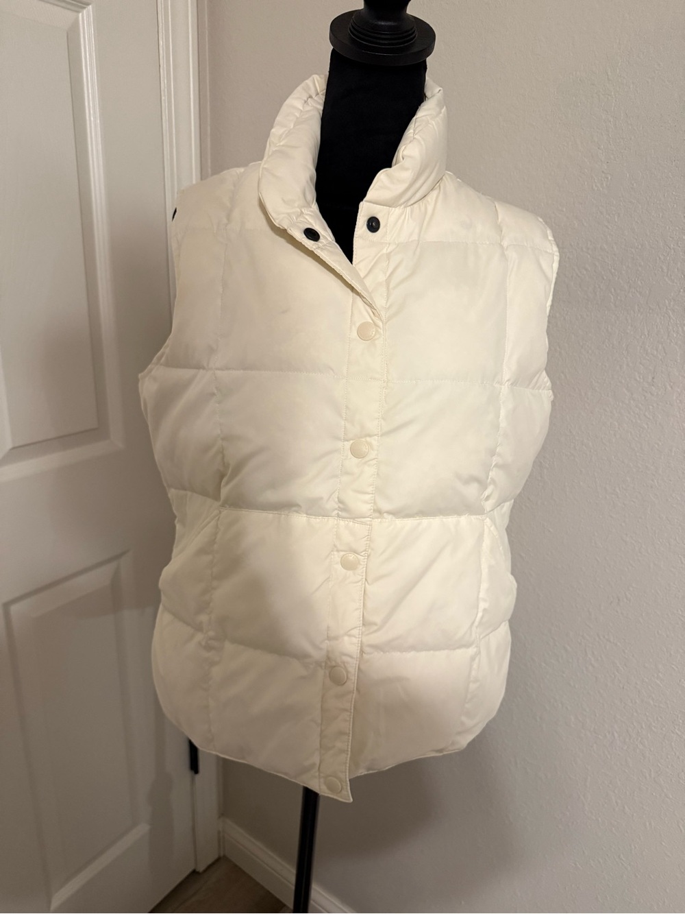 Lands' End Quilted Puffer Vest in Off-White